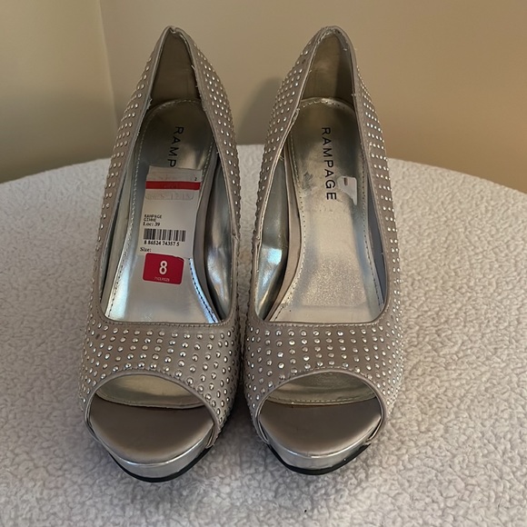 BNWT Rampage Women's Sparkling Silver High Heel Shoes Size 8M - Picture 3 of 4